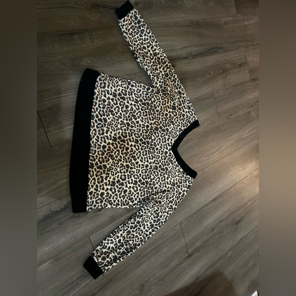 Size Small vneck top